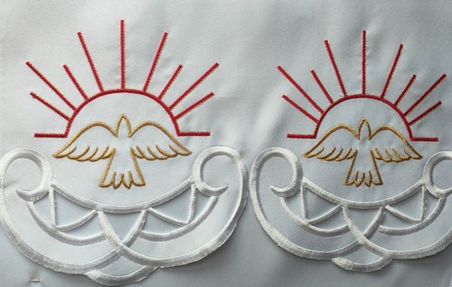 Obrus ołtarzowy haftowany - wzór Duch Święty (142)