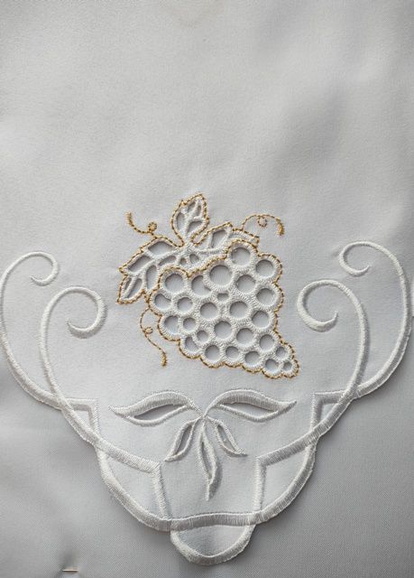 Obrus ołtarzowy haftowany - wzór eucharystyczny (128) - zdjęcie 2 - Obrus ołtarzowy haftowany - wzór eucharystyczny (128)