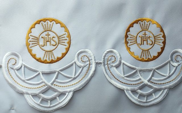 Obrus ołtarzowy haftowany - wzór eucharystyczny (134)