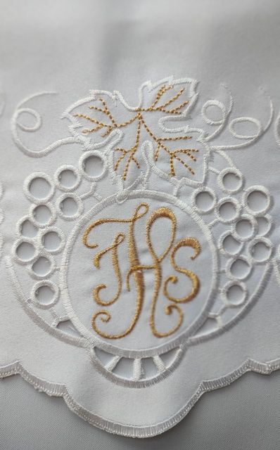 Obrus ołtarzowy haftowany - wzór eucharystyczny (219) - zdjęcie 2 - Obrus ołtarzowy haftowany - wzór eucharystyczny (219)