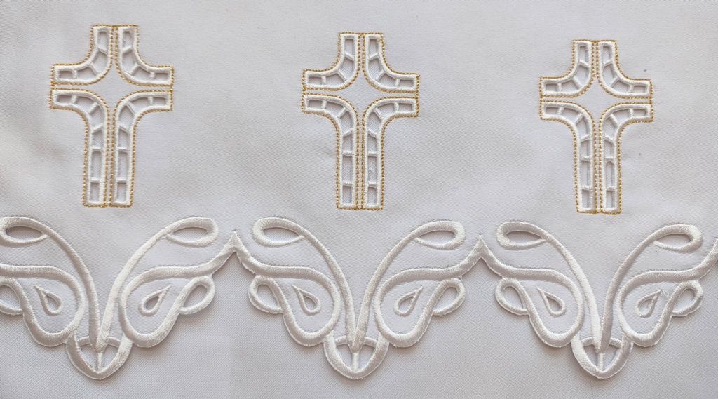 Obrus ołtarzowy haftowany - wzór eucharystyczny (102) - zdjęcie 2 - Obrus ołtarzowy haftowany - wzór eucharystyczny (102)