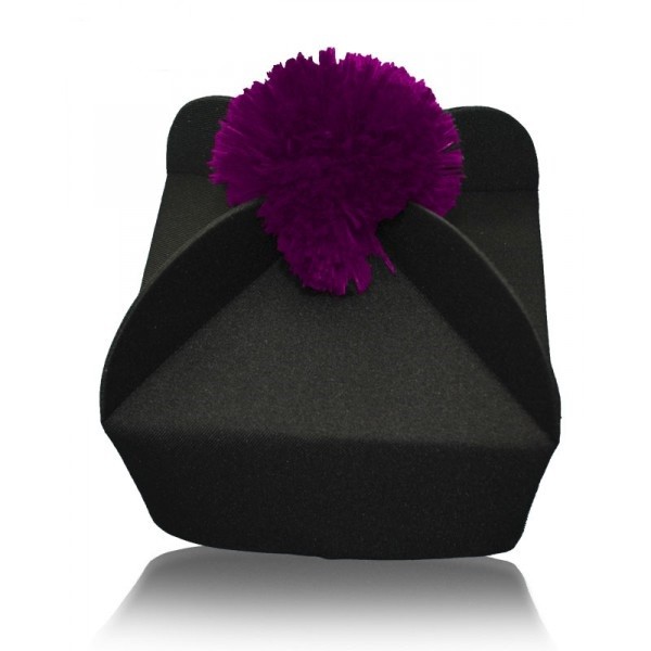 Biret czarny z kolorowym pomponem: czerwień, fiolet - zdjęcie 4 - Biret czarny z kolorowym pomponem