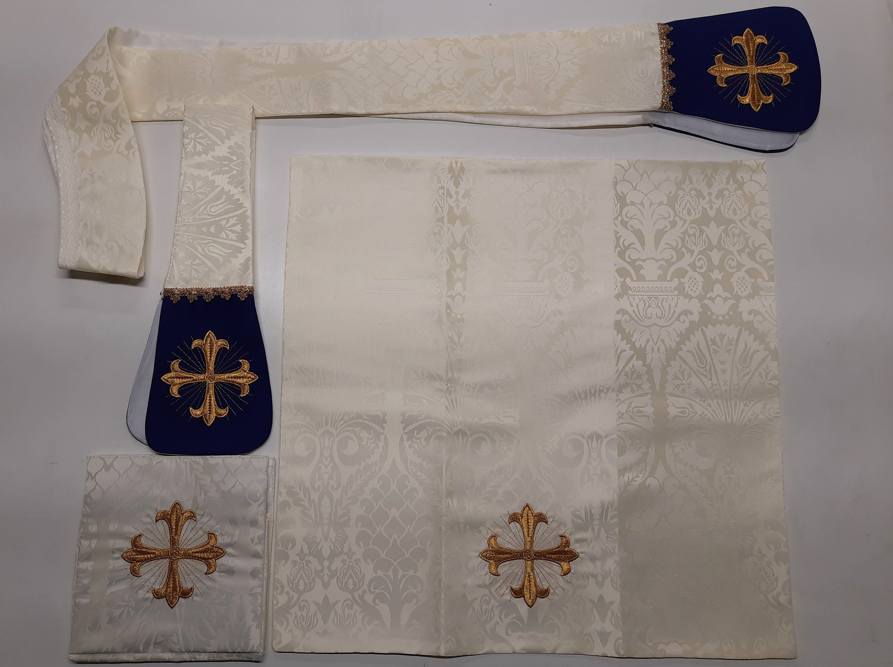 Ornat rzymski haftowany motyw Maryjny - zdjęcie 3 - Ornat rzymski haftowany motyw Maryjny