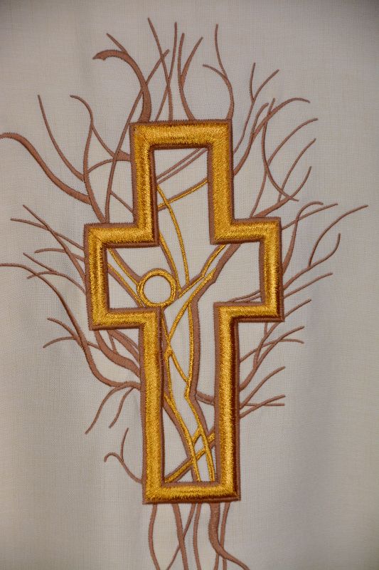 Ornat haftowany ecru - krzyż (10) - zdjęcie 2 - Ornat haftowany ecru - krzyż (10)