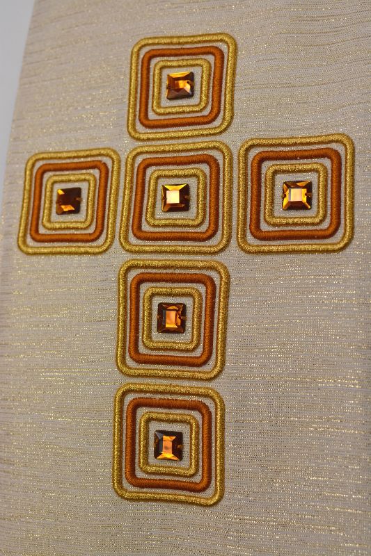 Ornat haftowany ecru - ozdobne kamienie (11) - zdjęcie 2 - Ornat haftowany ecru - ozdobne kamienie (11)