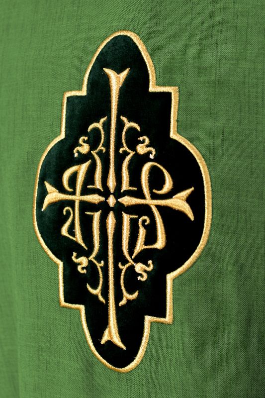 Ornat zielony z haftowaną aplikacją z aksamitu (13) - zdjęcie 2 - Ornat zielony z haftowaną aplikacją z aksamitu (13)