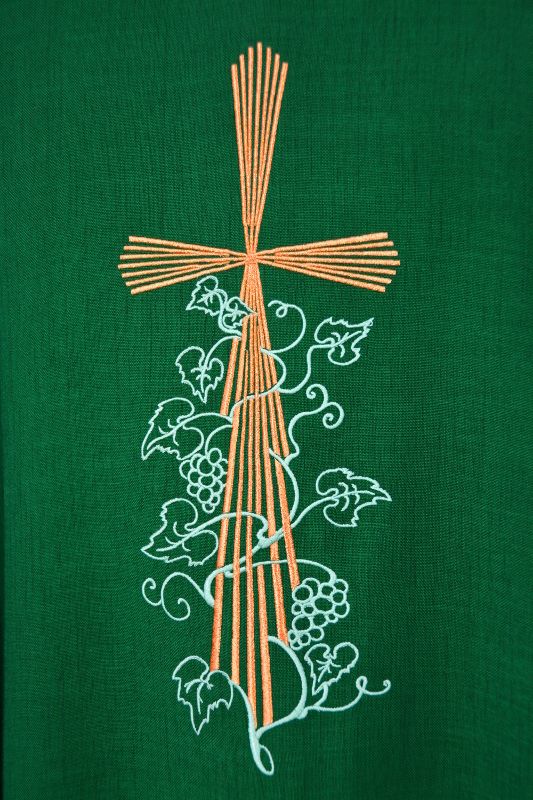 Ornat zielony haftowany - krzyż, winogrona (17) - zdjęcie 2 - Ornat zielony haftowany - krzyż, winogrona (17)