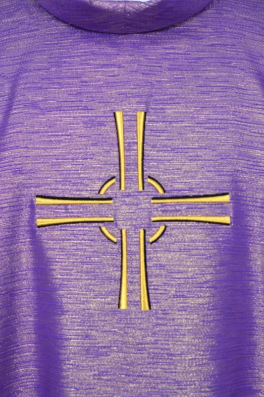 Ornat fioletowy haftowany - krzyż (18) - zdjęcie 2 - Ornat fioletowy haftowany - krzyż (18)