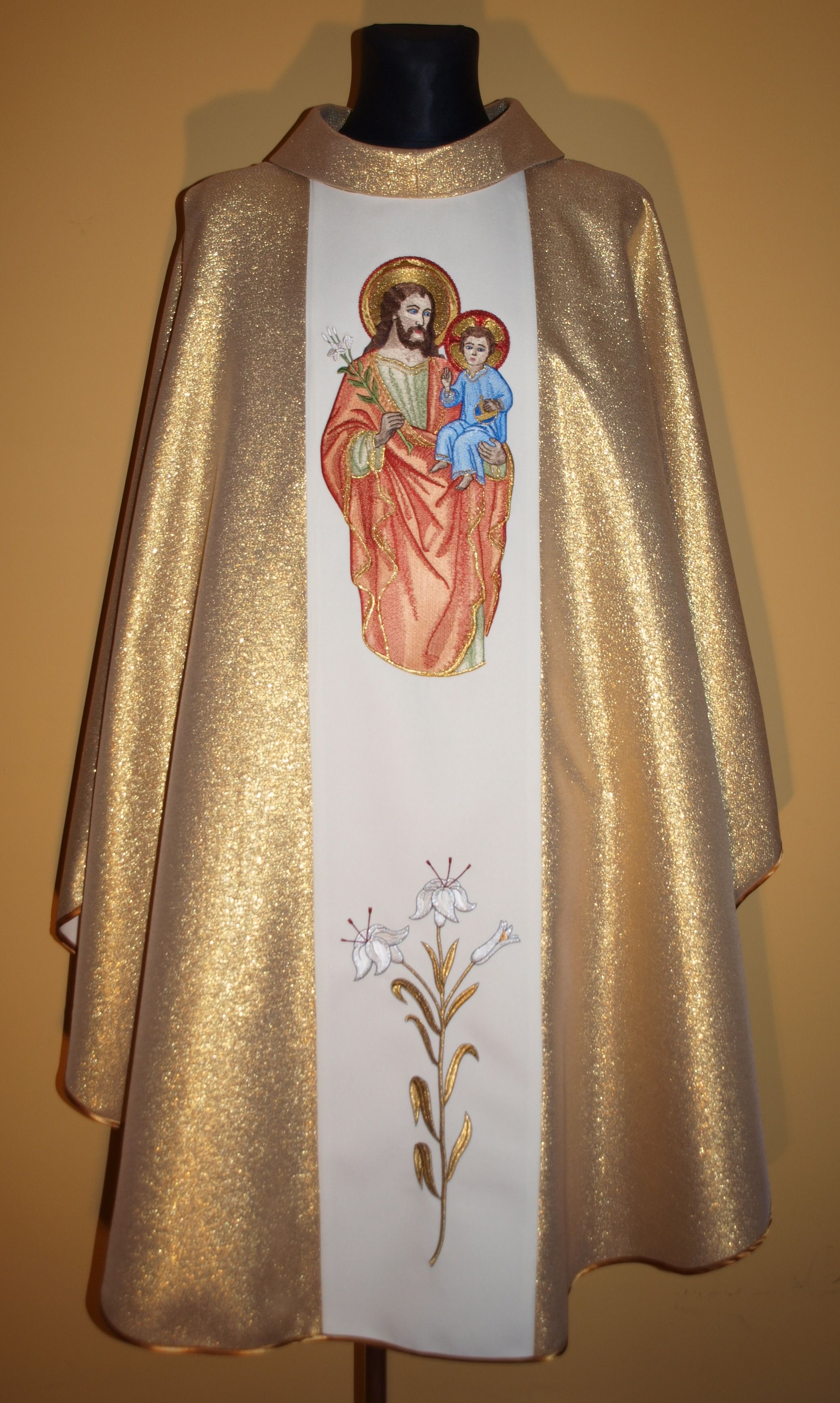 Ornat haftowany z wizerunkiem Świętego Józefa (13) - Ornaty z wizerunkiem świętych