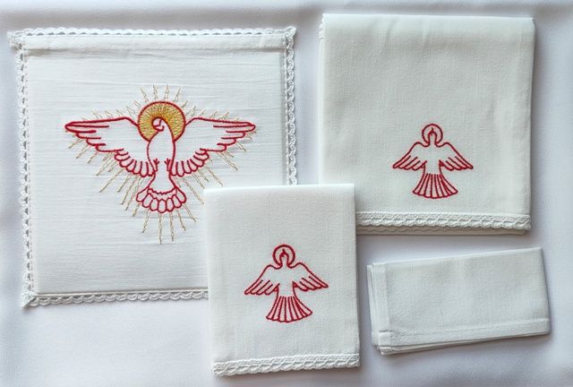 Bielizna kielichowa - Duch Święty czerwony haft