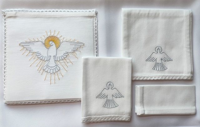 Bielizna kielichowa - Duch Święty srebrny haft