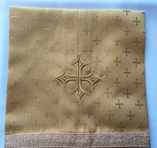 Welon na kielich 45x45 cm - krzyżyki złote