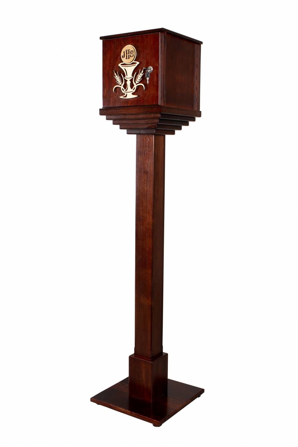 Tabernakulum bejcowane ze sklejki, na podwyższeniu