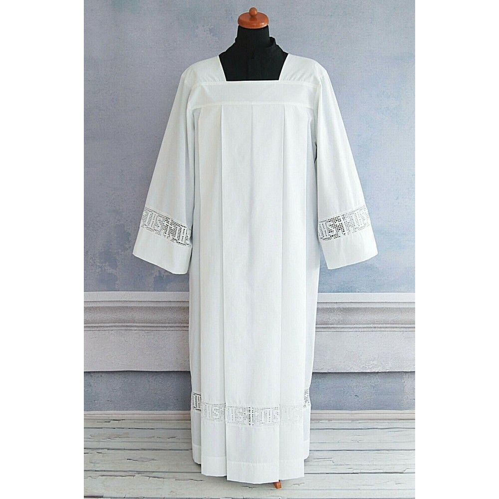 Alba kapłańska z zakładkami + koronka