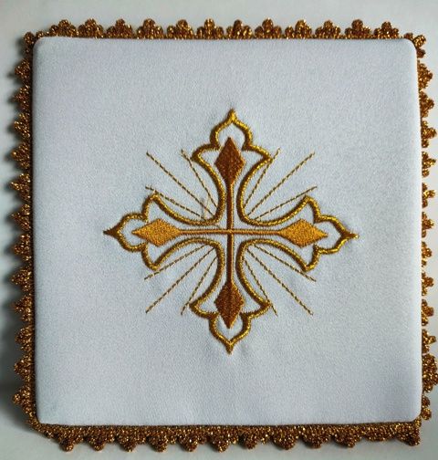 Palka haftowana złoty krzyż (24)