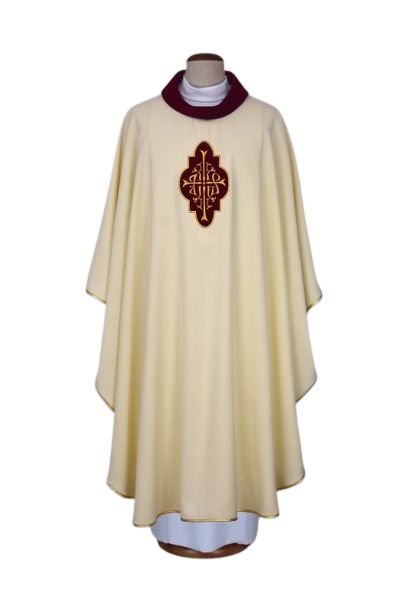 Ornat ecru z haftowaną aplikacją z aksamitu (13)