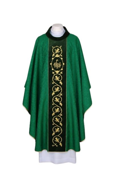 Ornat zielony haftowany, tkanina adamaszek - IHS (21)
