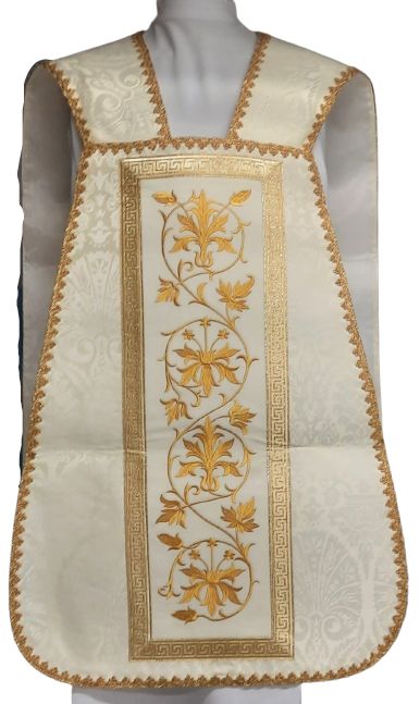 Ornat rzymski haftowany z wizerunkiem MB z Lourdes - zdjęcie 2 - Ornat rzymski haftowany z wizerunkiem MB z Lourdes