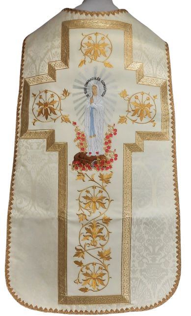 Ornat rzymski haftowany z wizerunkiem MB z Lourdes