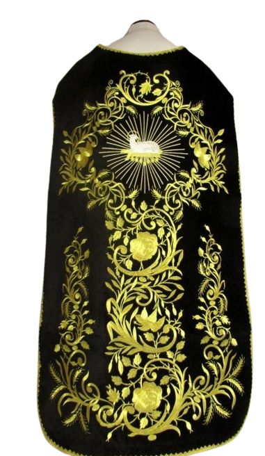 Ornat rzymski haftowany motyw Baranka, aksamit (68)