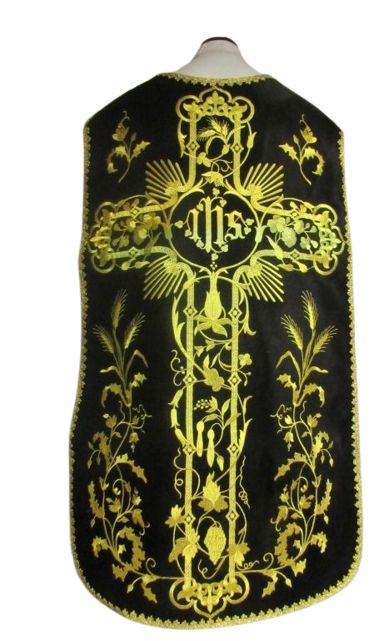Ornat rzymski czarny haftowany IHS, aksamit (66)