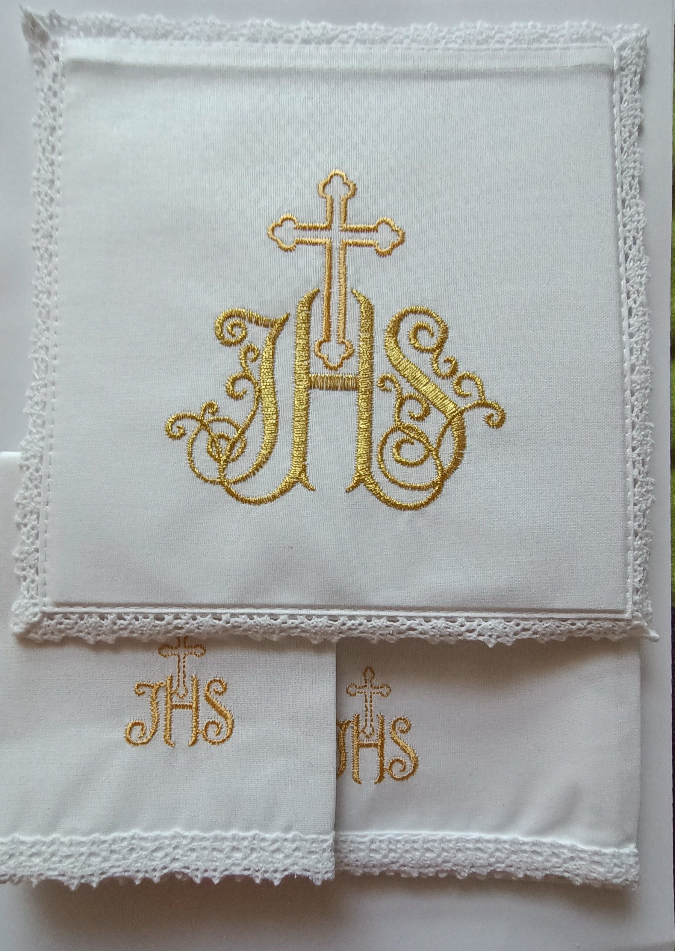 Bielizna kielichowa haftowana ihs krzyż (1)