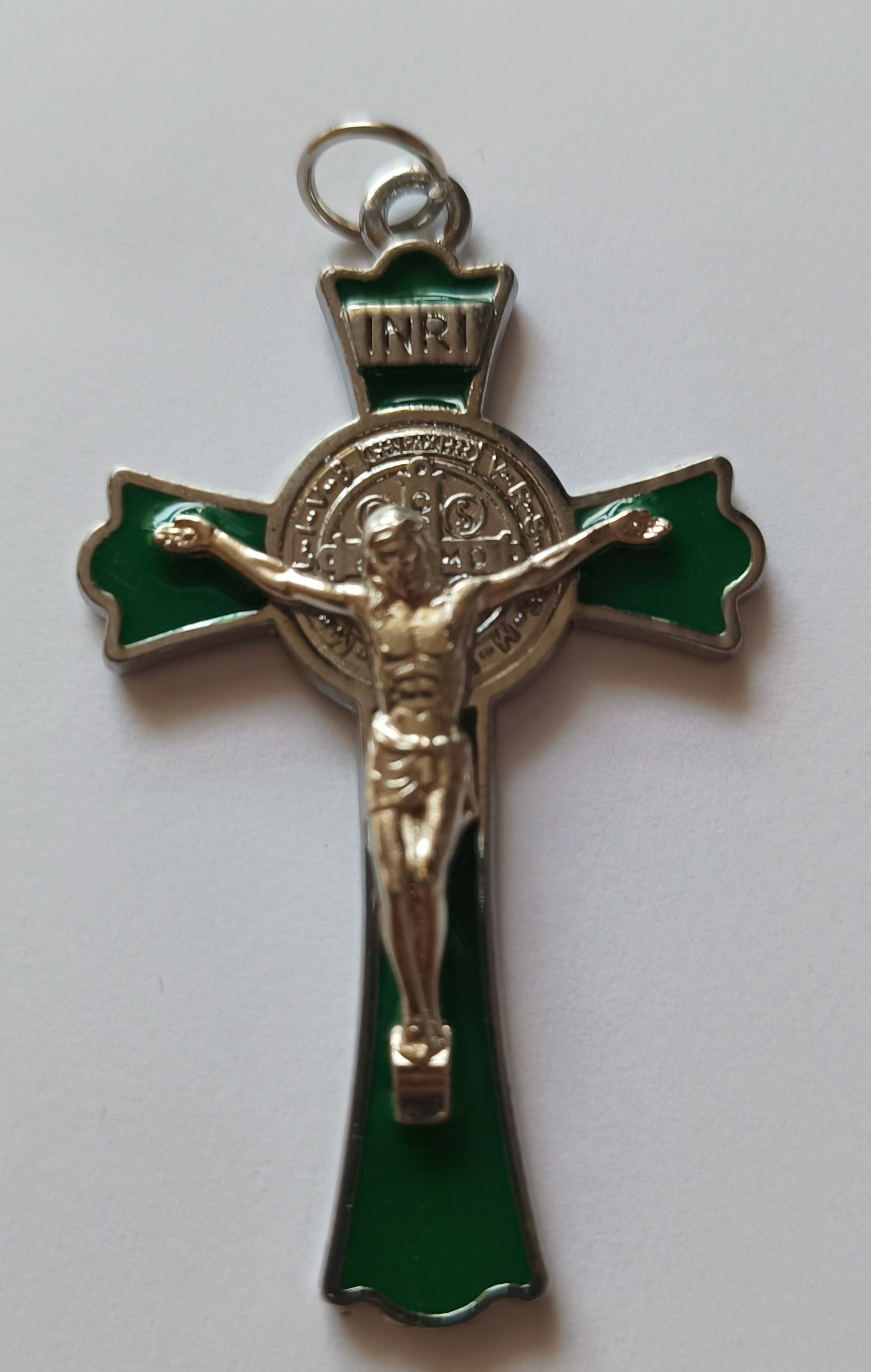 Krzyżyk św. Benedykt - zielony 6x3,5 cm