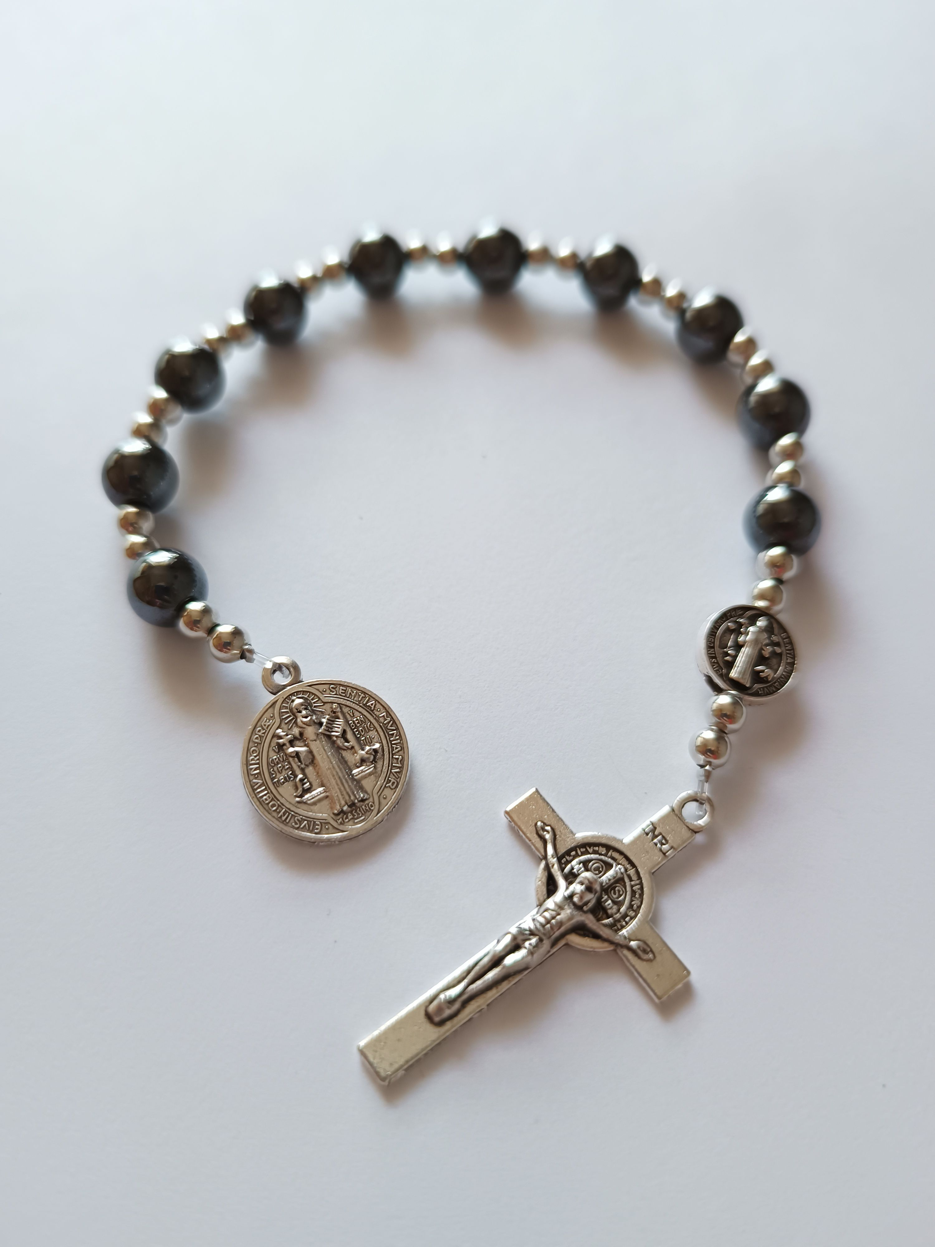 Dziesiątka różańca - Św. Benedykt (hematyt - 8 mm) - zdjęcie 2 - Dziesiątka różańca - Św. Benedykt (hematyt - 8 mm)