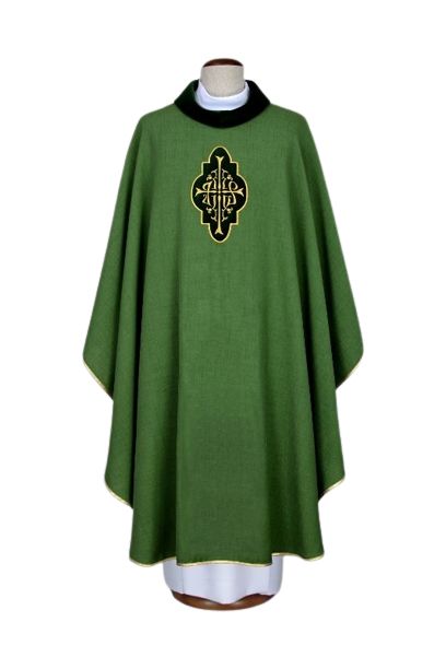 Ornat zielony z haftowaną aplikacją z aksamitu (13)
