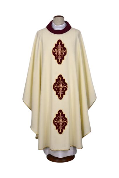Ornat ecru z haftowanymi aplikacjami z aksamitu (12)