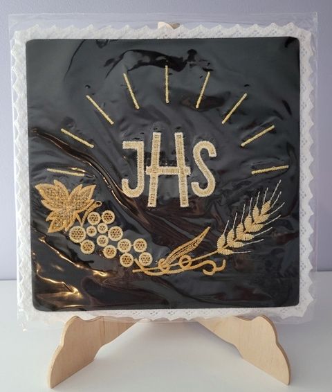 Palka haftowana czarna IHS (4)