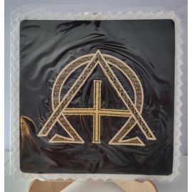 Palka haftowana czarna, Alfa i Omega