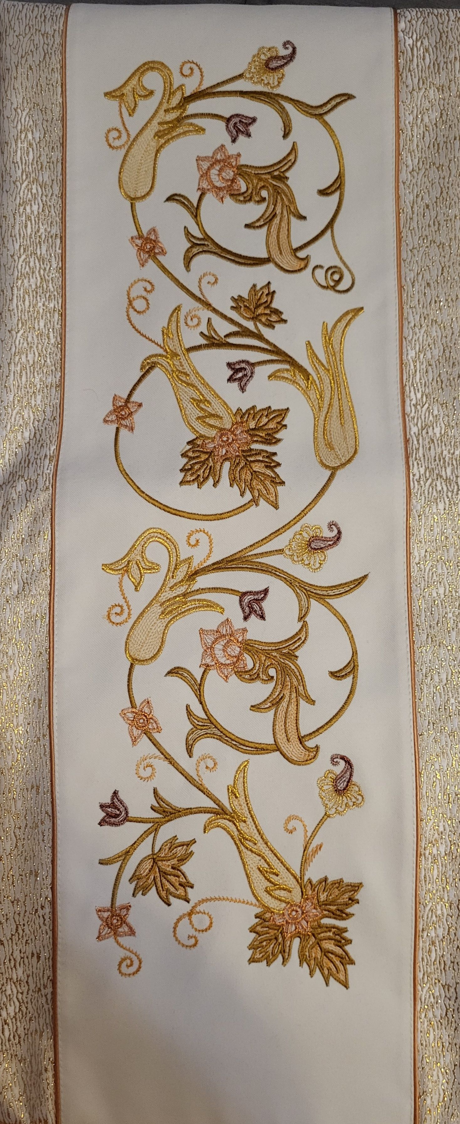 Ornat haftowany św. Hubert - zdjęcie 5 - Ornat haftowany św. Hubert