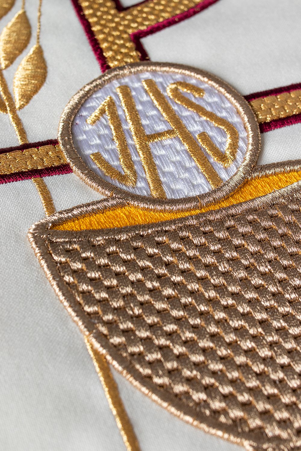 Ornat haftowany z symbolem Kielicha- ecru (H4) - zdjęcie 3 - Ornat haftowany z symbolem Kielicha- ecru (H4)