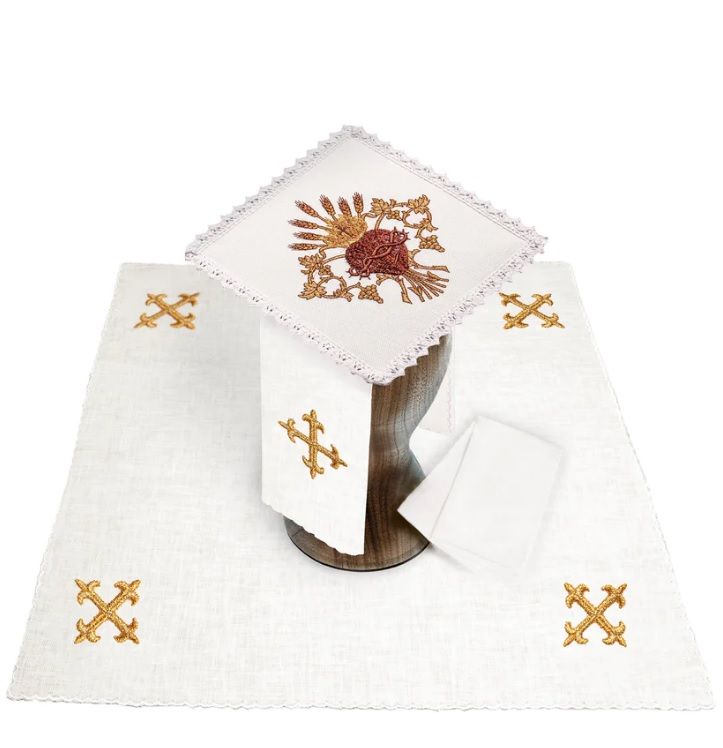 Bielizna kielichowa lniana, haftowana - Serce w koronie (1)