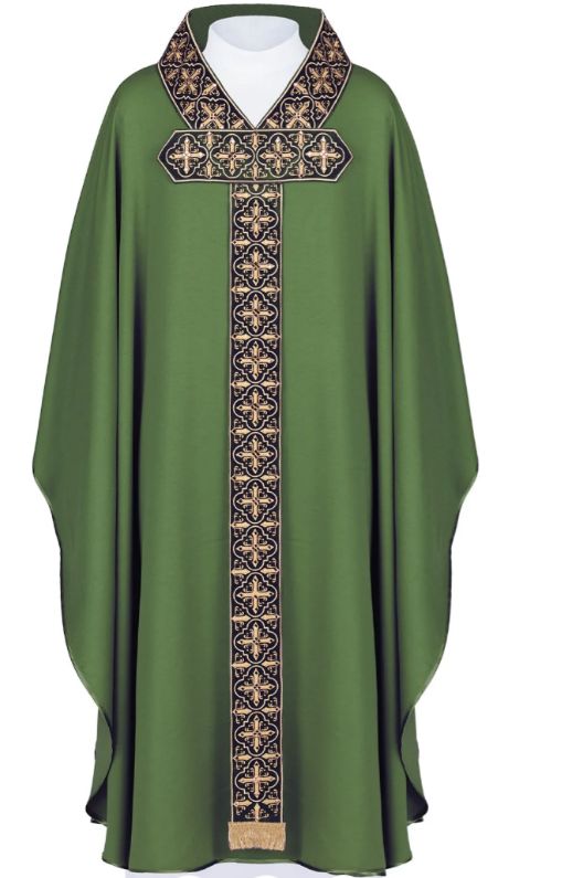 Ornat haftowany z ozdobnymi kamieniami - zielony (H51)