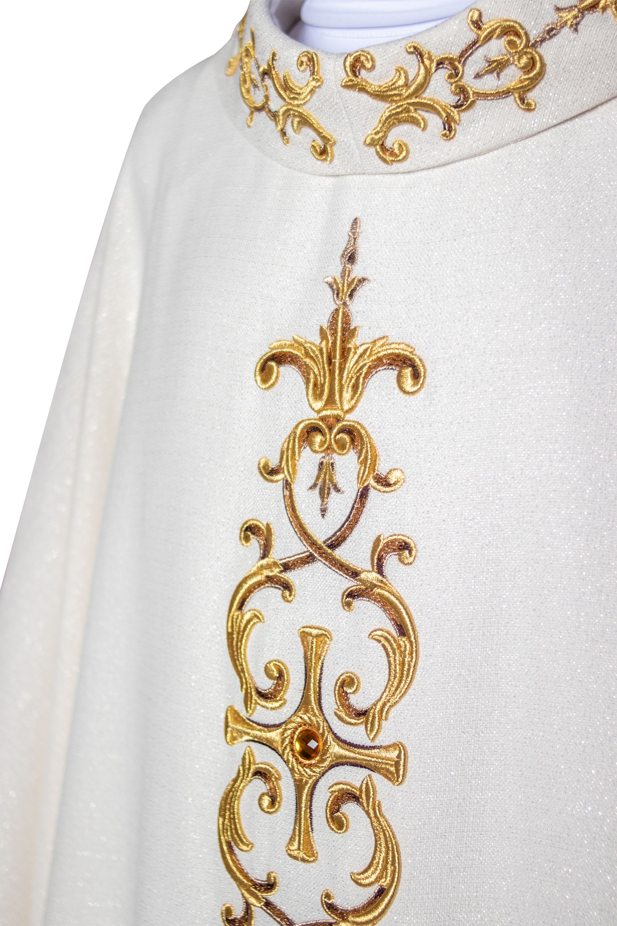 Ornat bogato haftowany, ozdobne kamienie - ecru (H61) - zdjęcie 3 - Ornat bogato haftowany, ozdobne kamienie - ecru (H61)