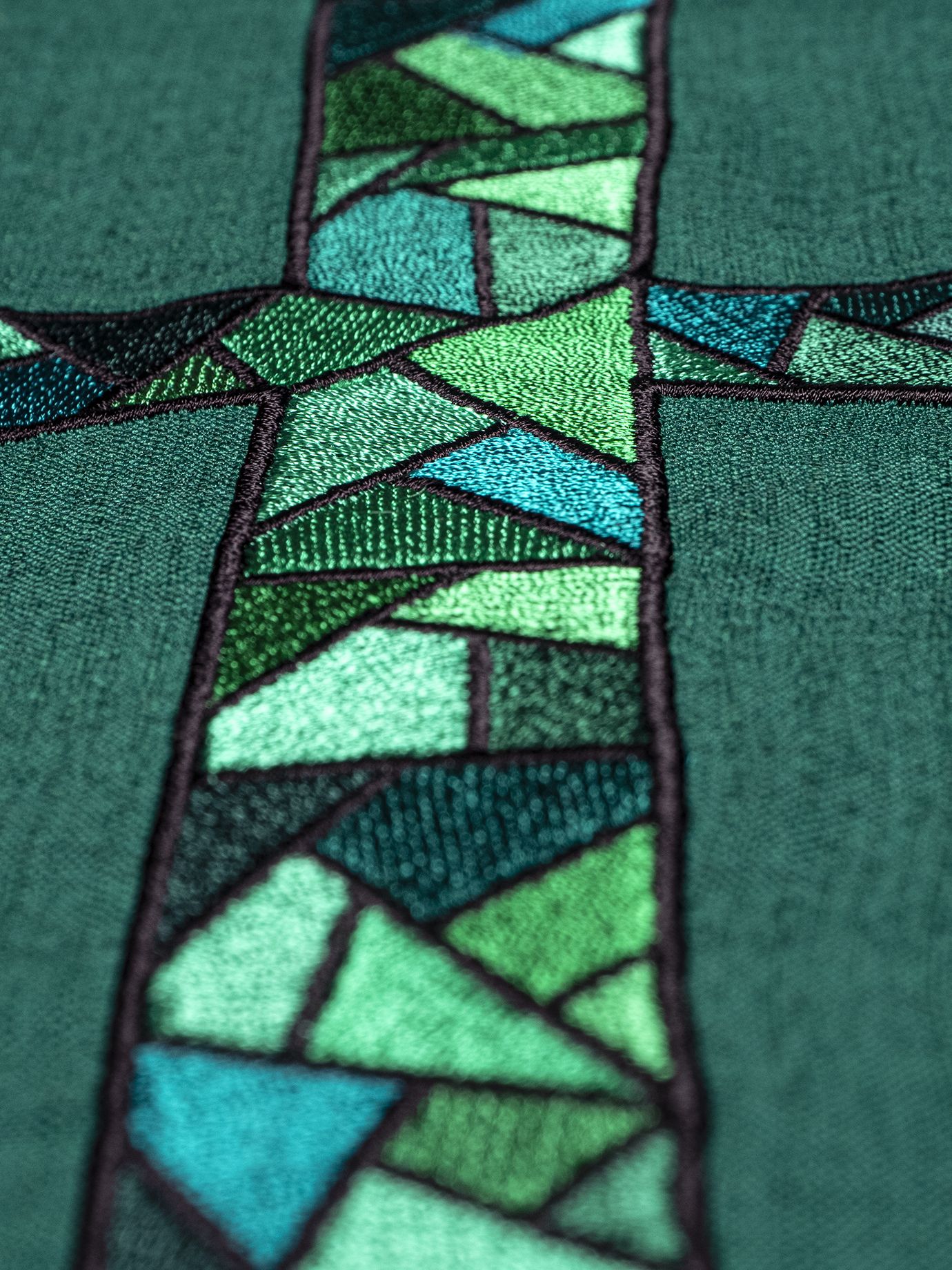 Ornat haftowany z symbolem krzyża - zielony (H120) - zdjęcie 2 - Ornat haftowany z symbolem krzyża - zielony (H120)