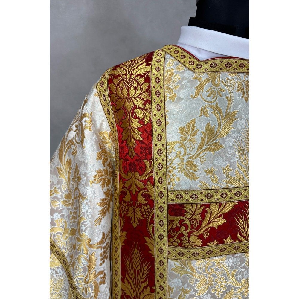 Dalmatyka semi-gotycka bogato zdobiona - tkanina brokatowa (1K) - zdjęcie 3 - Dalmatyka semi-gotycka bogato zdobiona - tkanina brokatowa (1K)