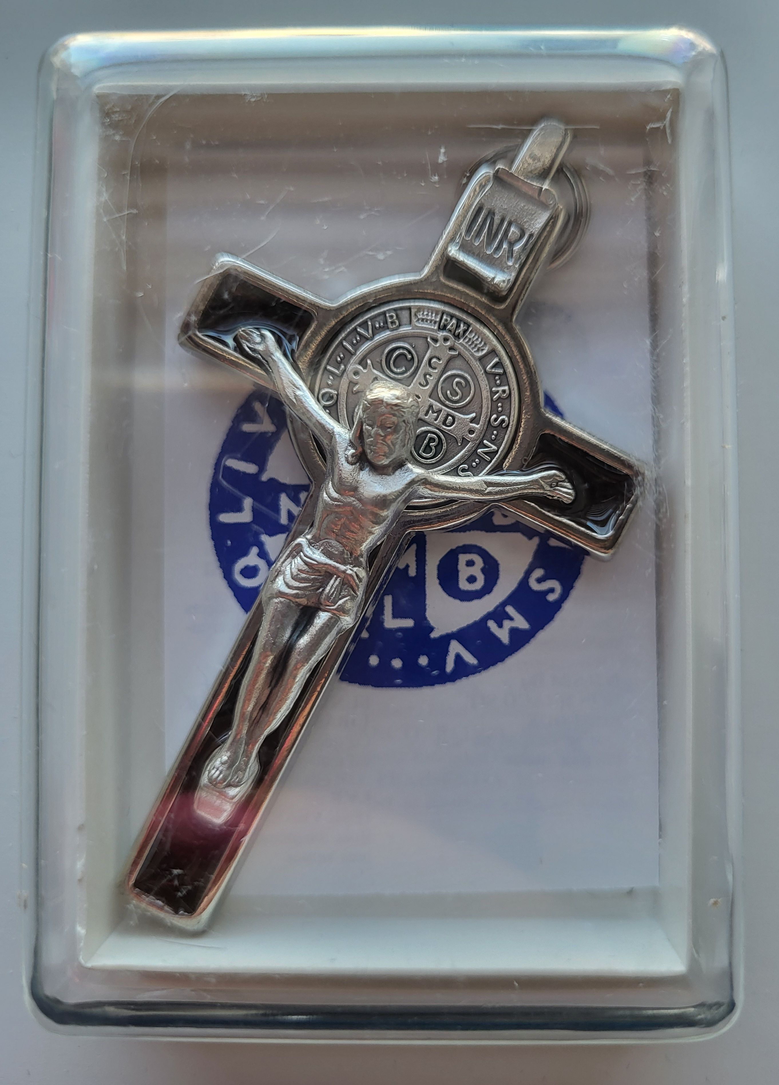 Krzyż Św. Benedykta, metalowy, emalia brązowa 8 x 4,2 cm