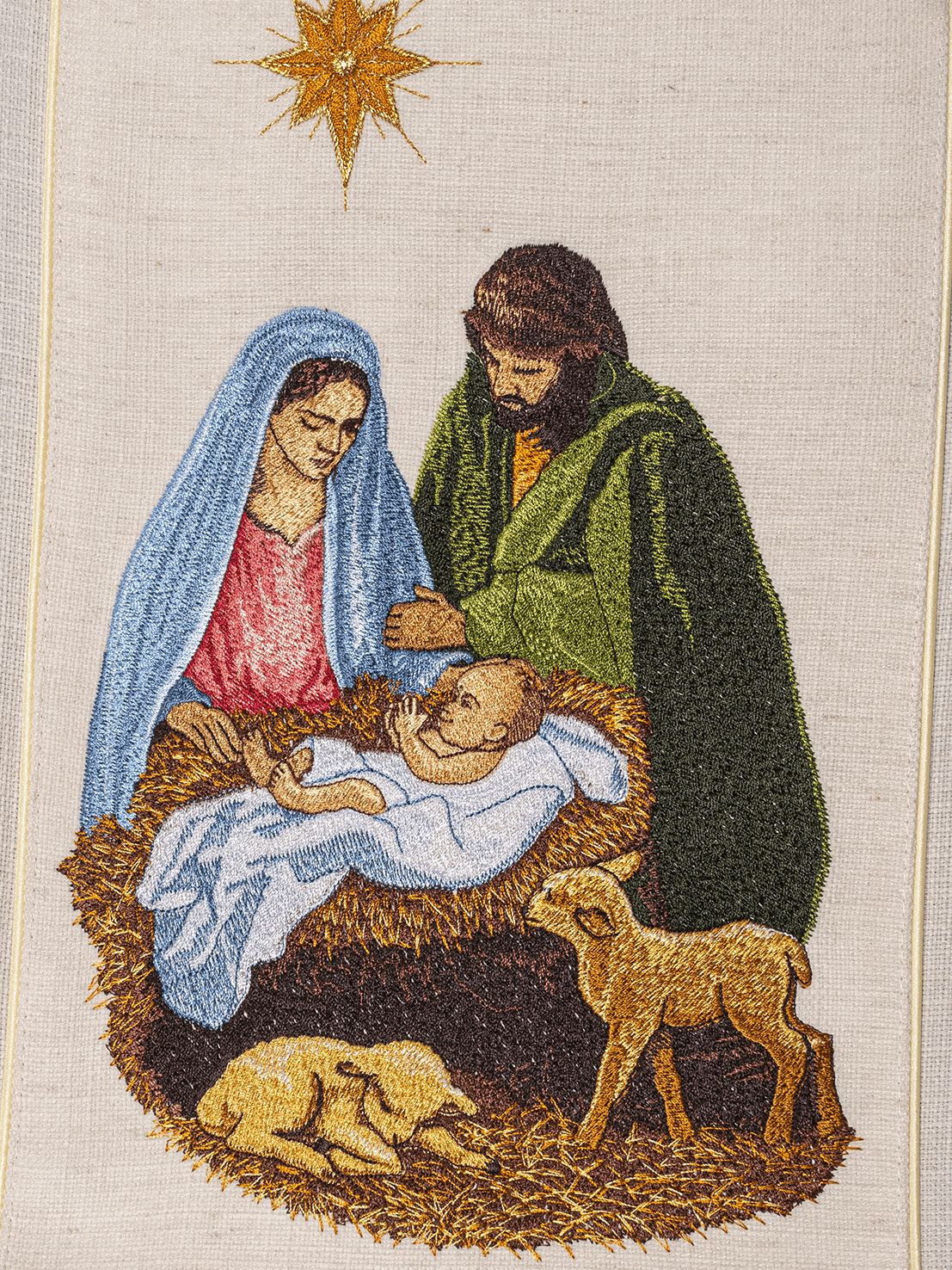 Ornat haftowany z wizerunkiem Rodziny Świętej (1H) - zdjęcie 2 - Ornat haftowany z wizerunkiem Rodziny Świętej (1H)