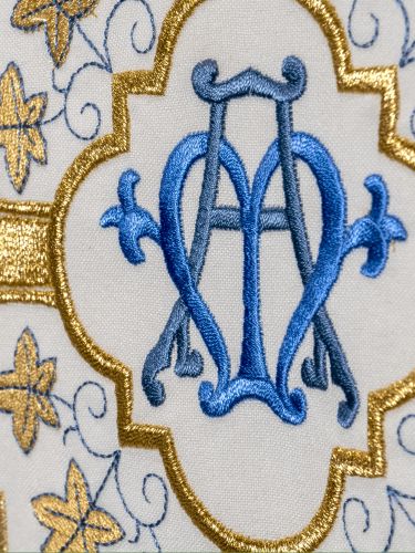 Ornat haftowany maryjny - biały (H190) - zdjęcie 2 - Ornat haftowany maryjny - biały (H190)