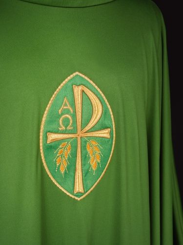 Ornat haftowany z symbolem Alfa, Omega i symbol PAX - zielony (H195) - zdjęcie 3 - Ornat haftowany z symbolem Alfa, Omega i symbol PAX - zielony (H195)