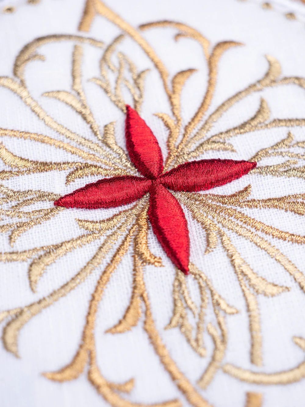 Bielizna kielichowa, lniana, haftowany czerwony krzyż (78H) - zdjęcie 3 - Bielizna kielichowa, lniana, haftowany czerwony krzyż (78H)