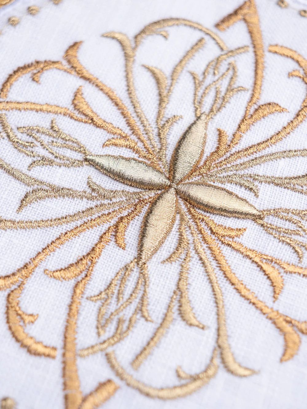 Bielizna kielichowa, lniana, haftowany złoty krzyż (81H) - zdjęcie 3 - Bielizna kielichowa, lniana, haftowany złoty krzyż (81H)