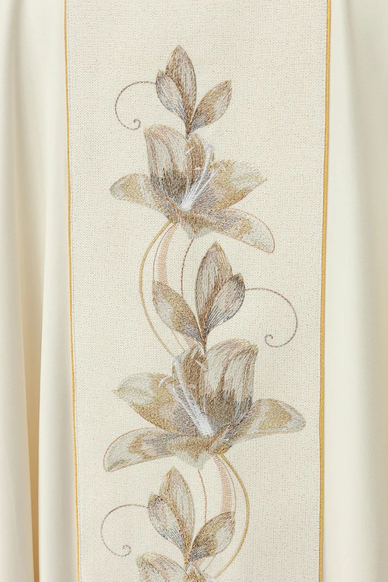 Ornat z haftowanym wizerunkiem Matki Boskiej Guadalupe (117H) - zdjęcie 4 - Ornat z haftowanym wizerunkiem Matki Boskiej Guadalupe (117H)