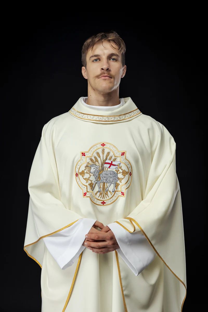 Ornat z haftowanym symbolem Baranka Bożego (120H) - ORNATY WIELKANOCNE