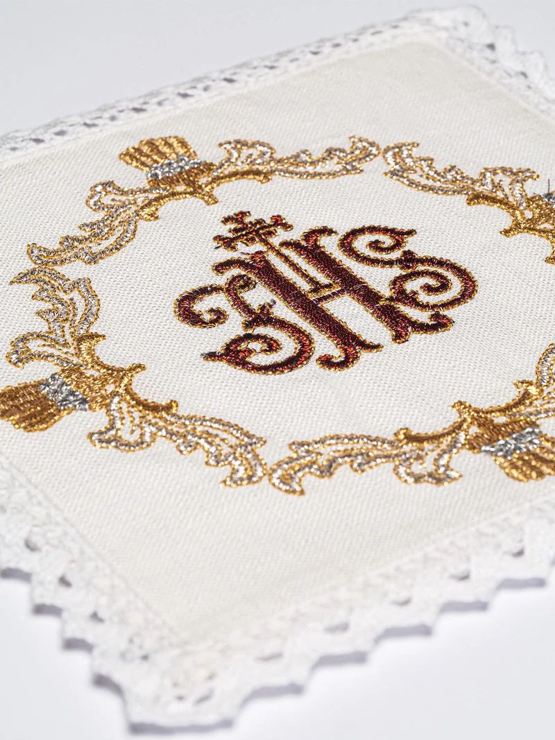 Bielizna kielichowa, lniana, haft czerwony IHS (102H) - zdjęcie 2 - Bielizna kielichowa, lniana, haft czerwony IHS (102H)