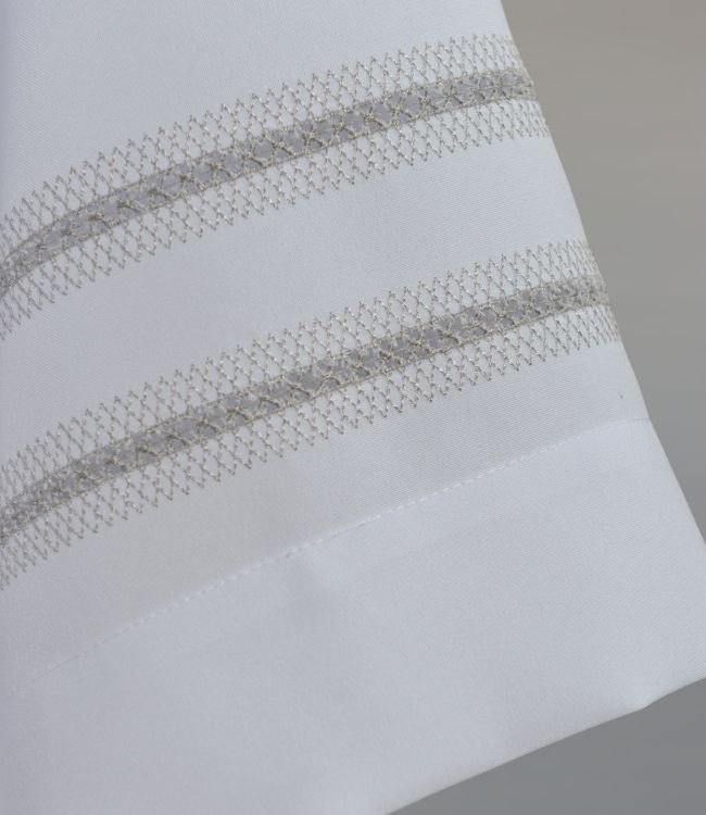 Komża kapłańska, biała z maszynową, popielatą mereżką (18) - zdjęcie 2 - Komża kapłańska, biała z maszynową, popielatą mereżką (18)