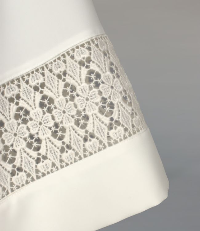 Komża kapłańska ecru, zdobiona bawełnianą wstawką (21) - zdjęcie 2 - Komża kapłańska ecru, zdobiona bawełnianą wstawką (21)